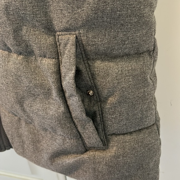 Old Navy Women’s Down Vest Gray Size L - Picture 2 of 4